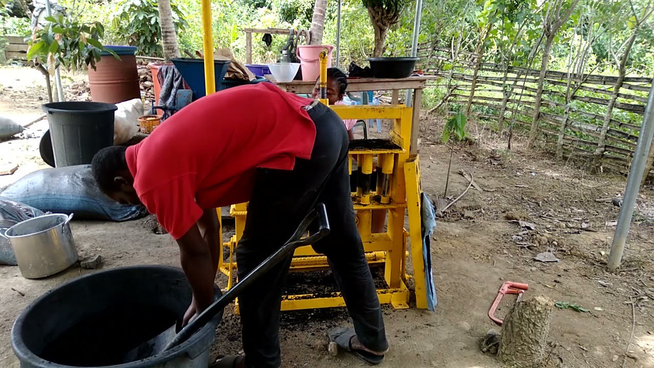 AdepaCharcaolManualExtruder