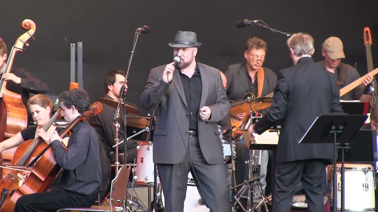 Aaseerenaden Sinatra Strangers in the night