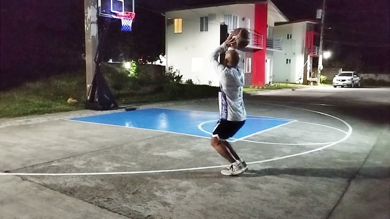 Windy evening basketball. #papawis #basketballislife #basketballneverstops 