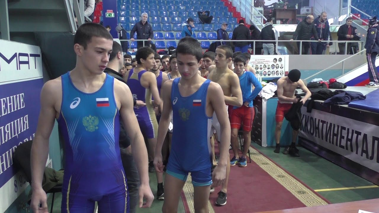 Взвешивание борцов U20 до 57 кг.