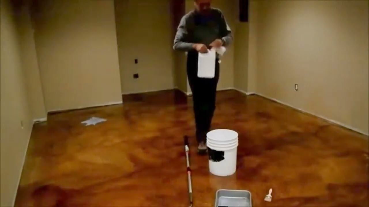 How To Apply a High Gloss Coat W10 to a Stained Concrete Floor SPANISH