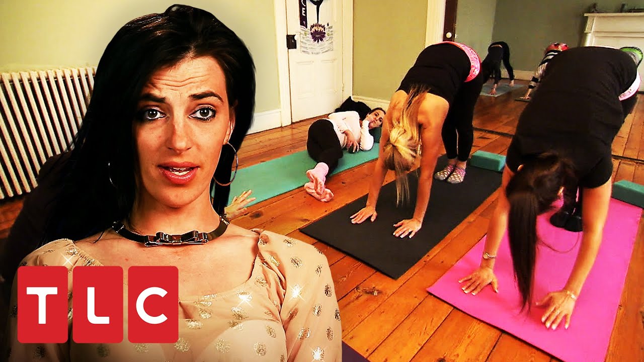 Mellie y Nettie comparten una tensa clase de yoga | Hermanas Gitanas | TLC Latinoamérica