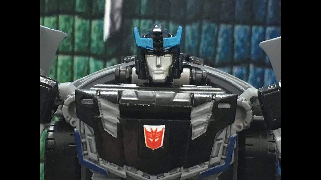 Custom Review of the Transformers Shattered Glass CW Barricade