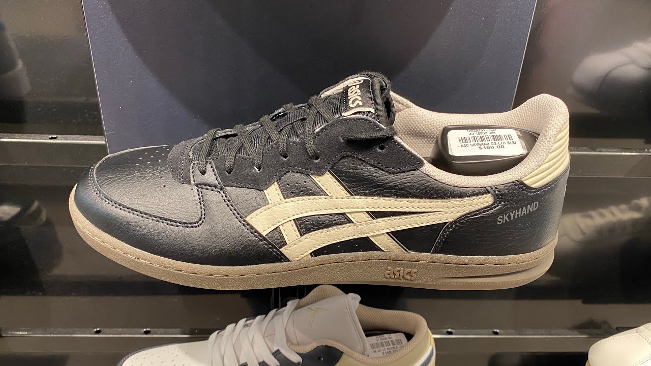 Asics Skyhand OG (Black/ Oatmeal) - Style Code: 1203A451-002