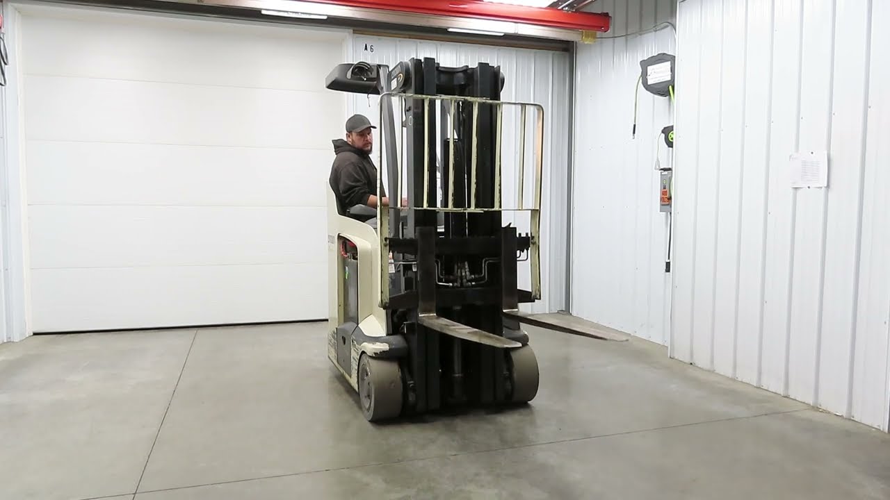 Crown Forklift Stand On 36V Electric Truck 3500lbs 8280h 190