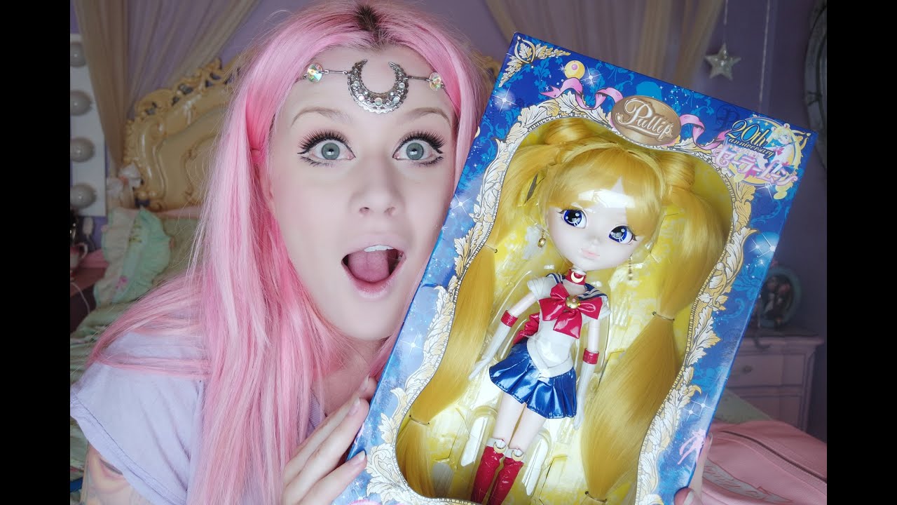 Unboxing Sailor Moon Pullip doll