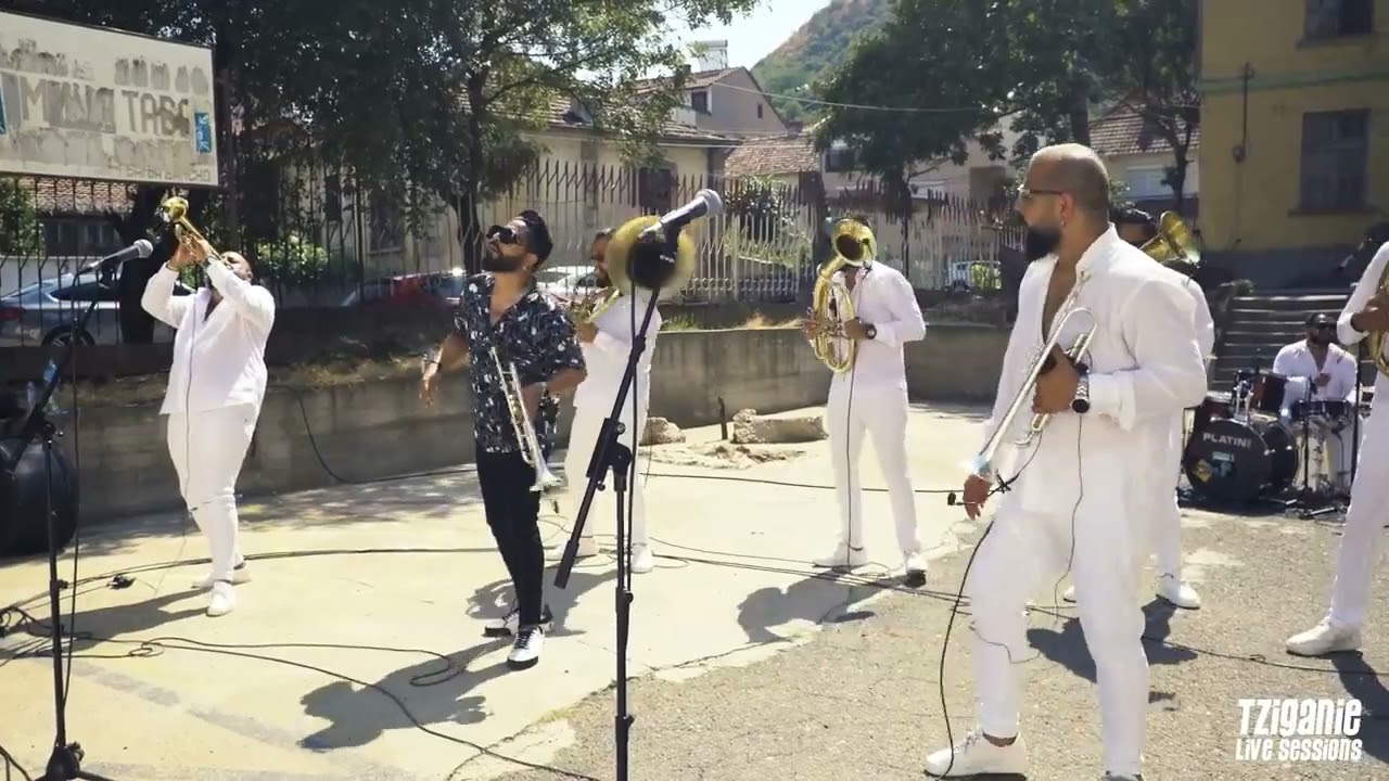 Dzambo Agusevi Orchestra - Romale