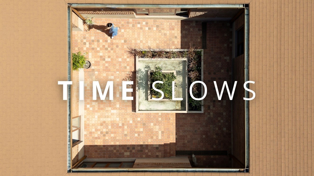 Дом, замедляющий время — построенный вокруг воды, деревьев и неба.