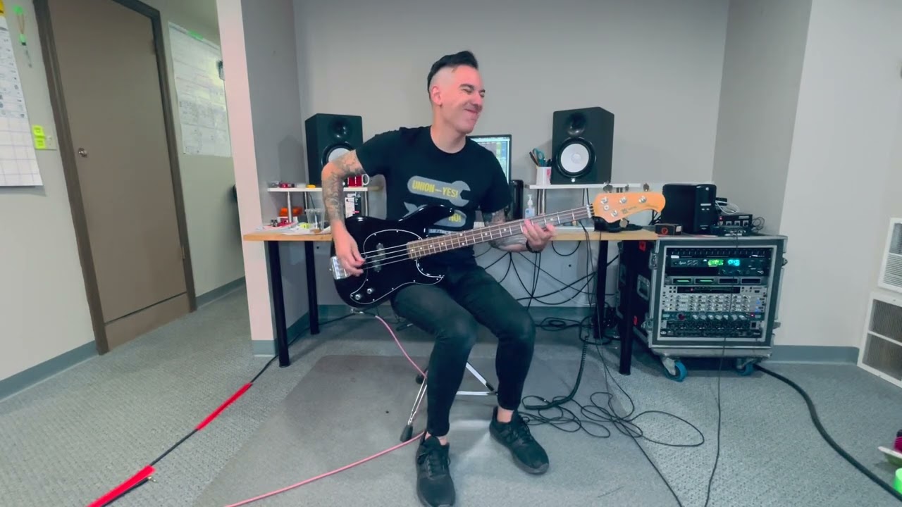 Chris#2 - Turncoat bass playthrough (Anti-Flag)