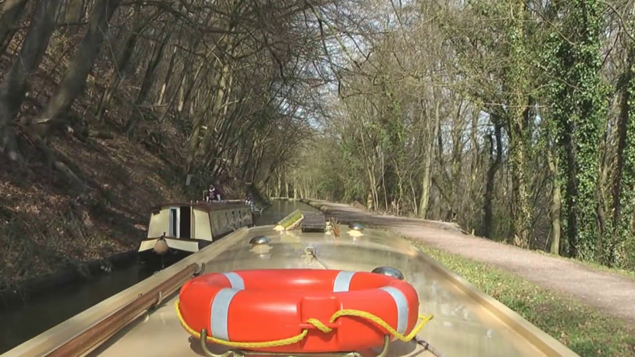 Canal holiday tips: Steering a narrowboat #1