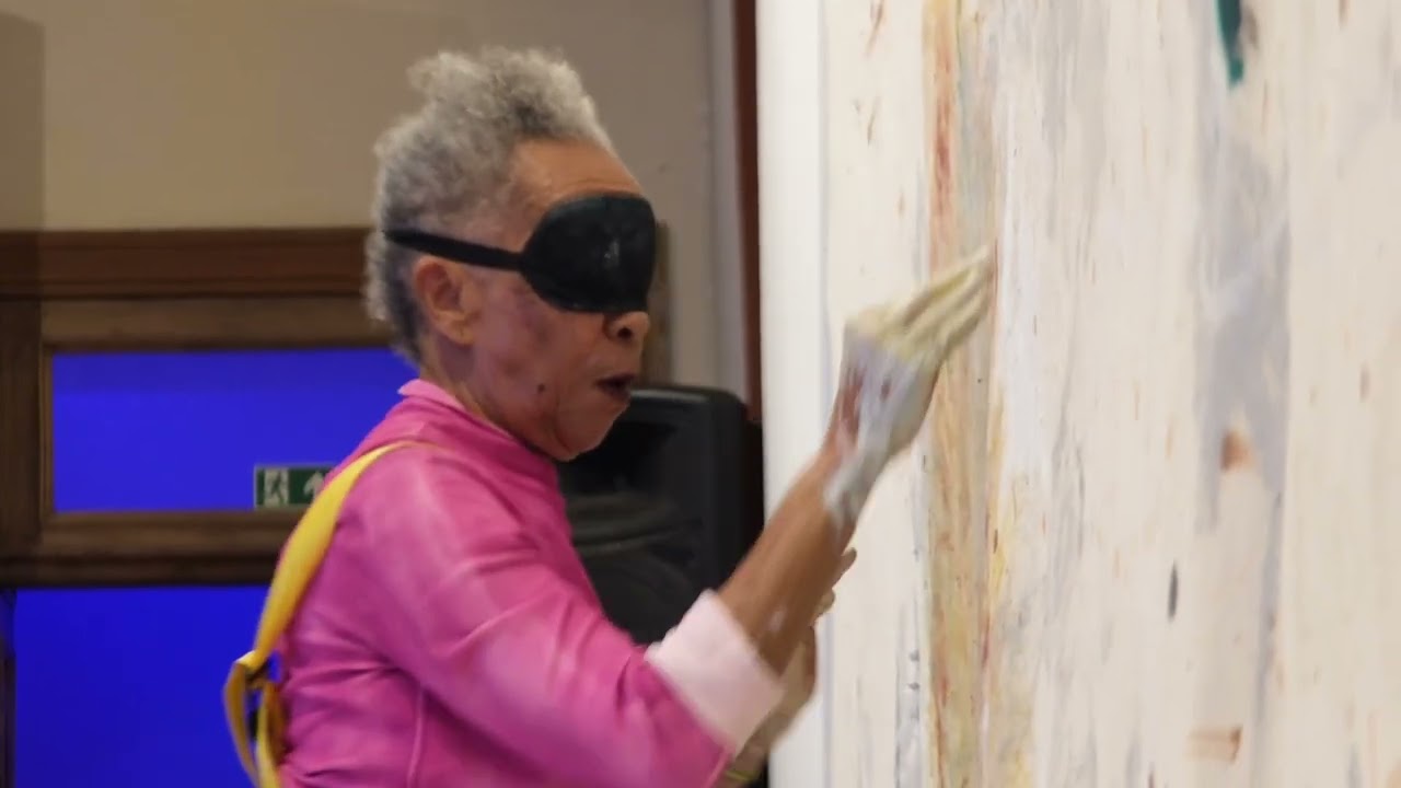 Performance Blindfolded, 2025, com Awilda Sterling | 14ª Bienal do Mercosul