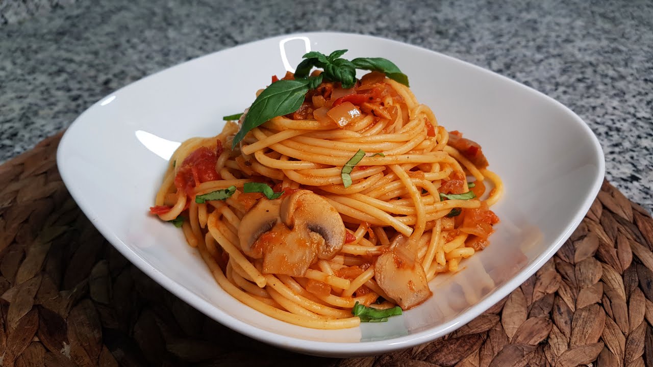 Spaghetti with Mushroom Tomato Sauce | سباغيتي بصلصة الطماطم و الفطر