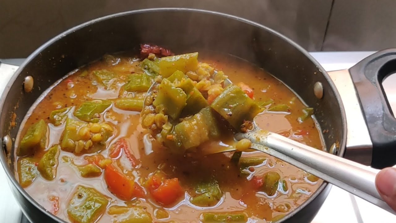 ಹೀರೇಕಾಯಿ ಹೆಸರು ಕಾಳು ಕೂಟು !!! Ridge Gourd Green Gram Kootu Recipe