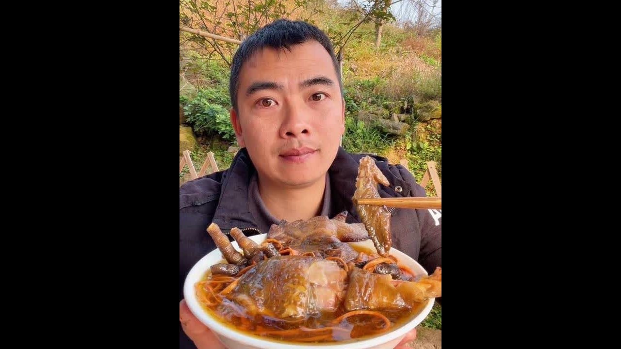 兄弟姐妹们 吃饭了哦 今天吃鸡肉 简简单单又是一餐#抖音美食推荐官 #抖音美食 #普通的饭菜都是家的味道 @DOU+小助手