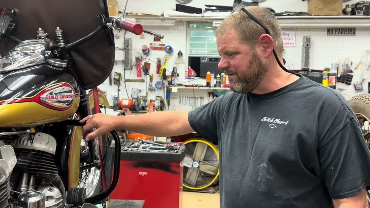 Adjusting the valves and chains on the Harley WLA