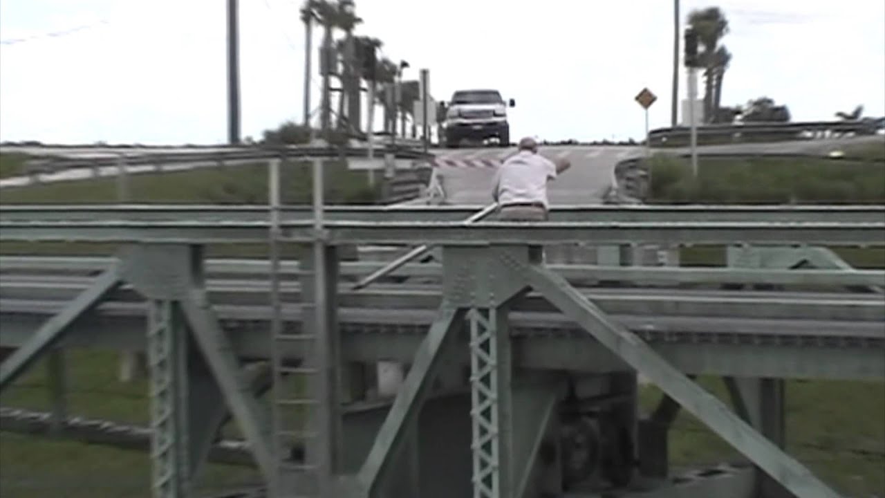 Opening The Point Chosen Bridge, the oldest swing drawbridge in Florida