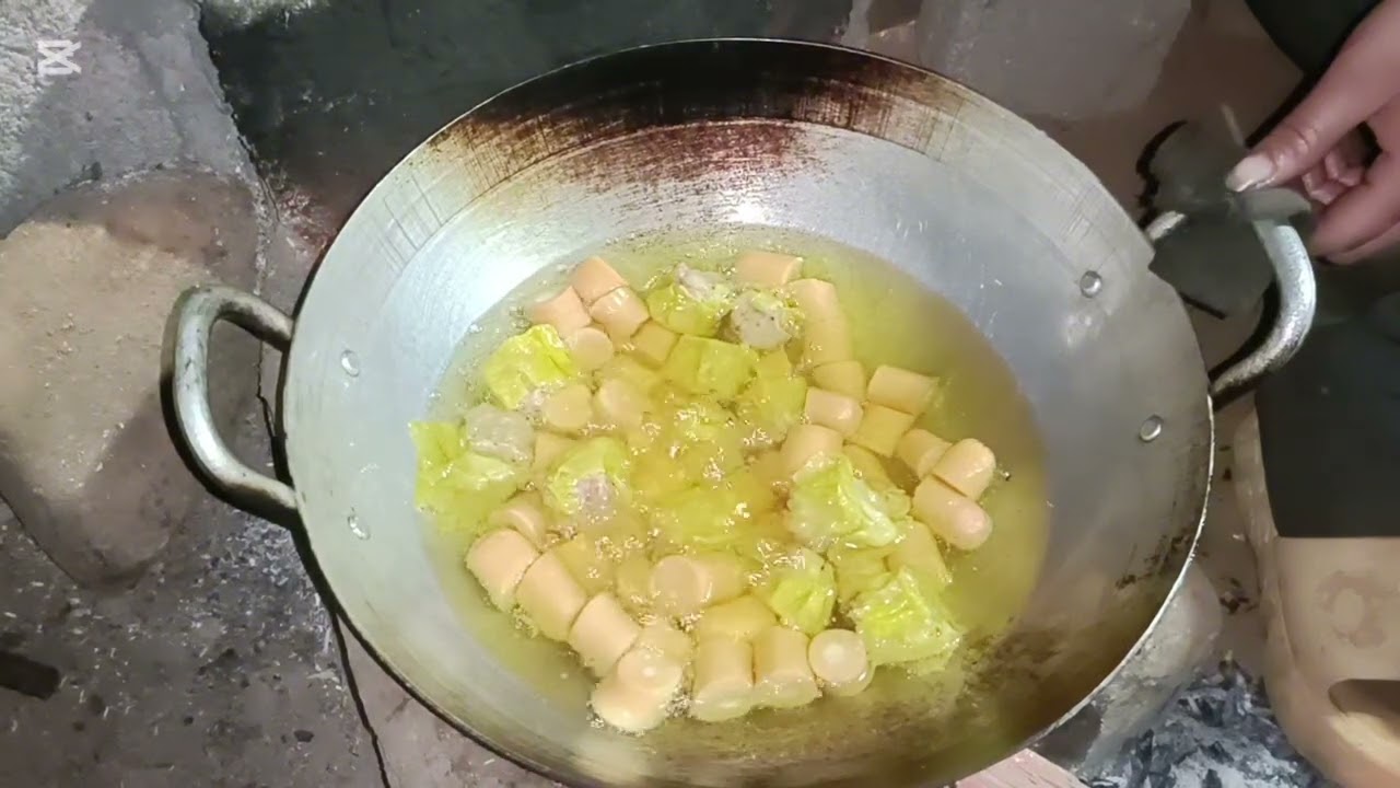 Nrog kuv tug niam tsev ua hmo rau peb noj o