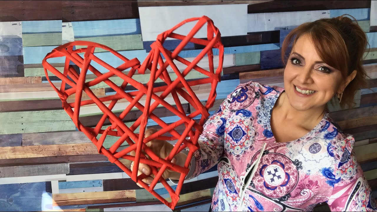 Corazones tejidos de periódico 💘