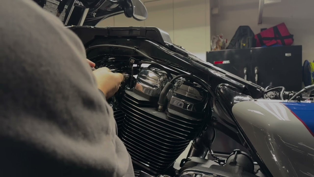 Screamin Eagle 55mm Intake Manifold Install on a 2023 Harley  FLHXS.