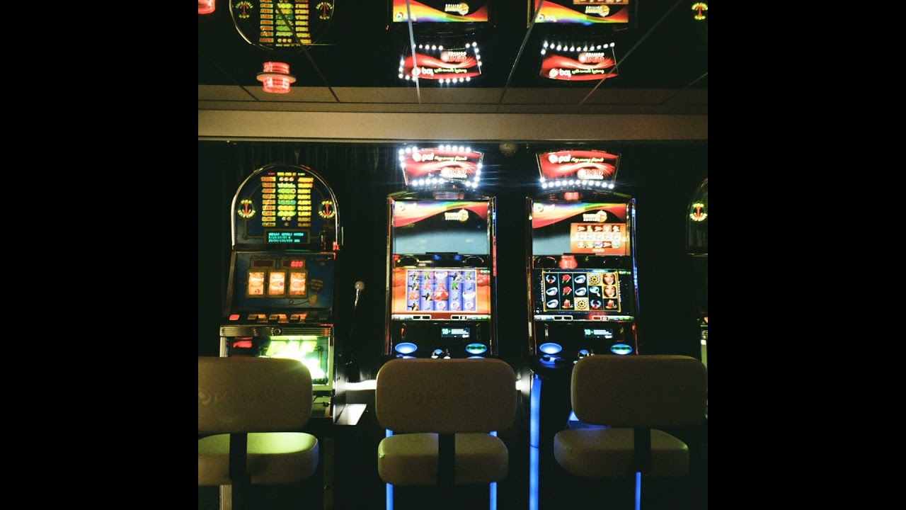 Loto-Quebec's plan to open mini casino at Bell Centre panned by gambling addiction experts