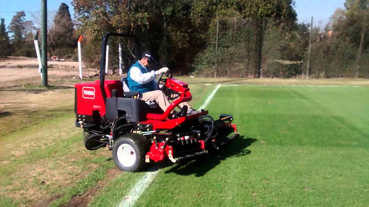 Corte helicoidal GREENKEEPER con TORO Reelmaster 3
