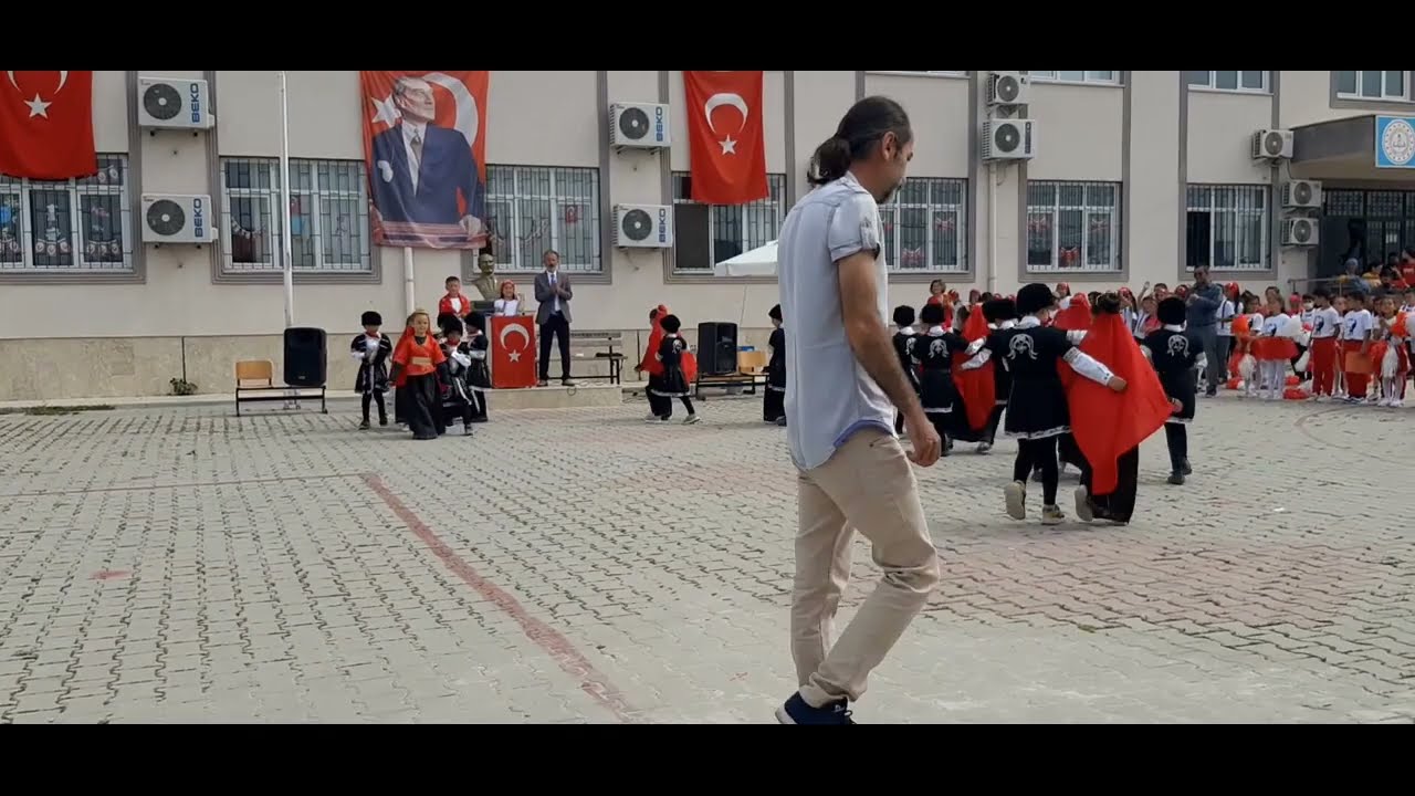 Kaş-Kınık Mehmet Akif Ersoy İlkokulu 1/B Sınıfı 23 Nisan Gösterisi
