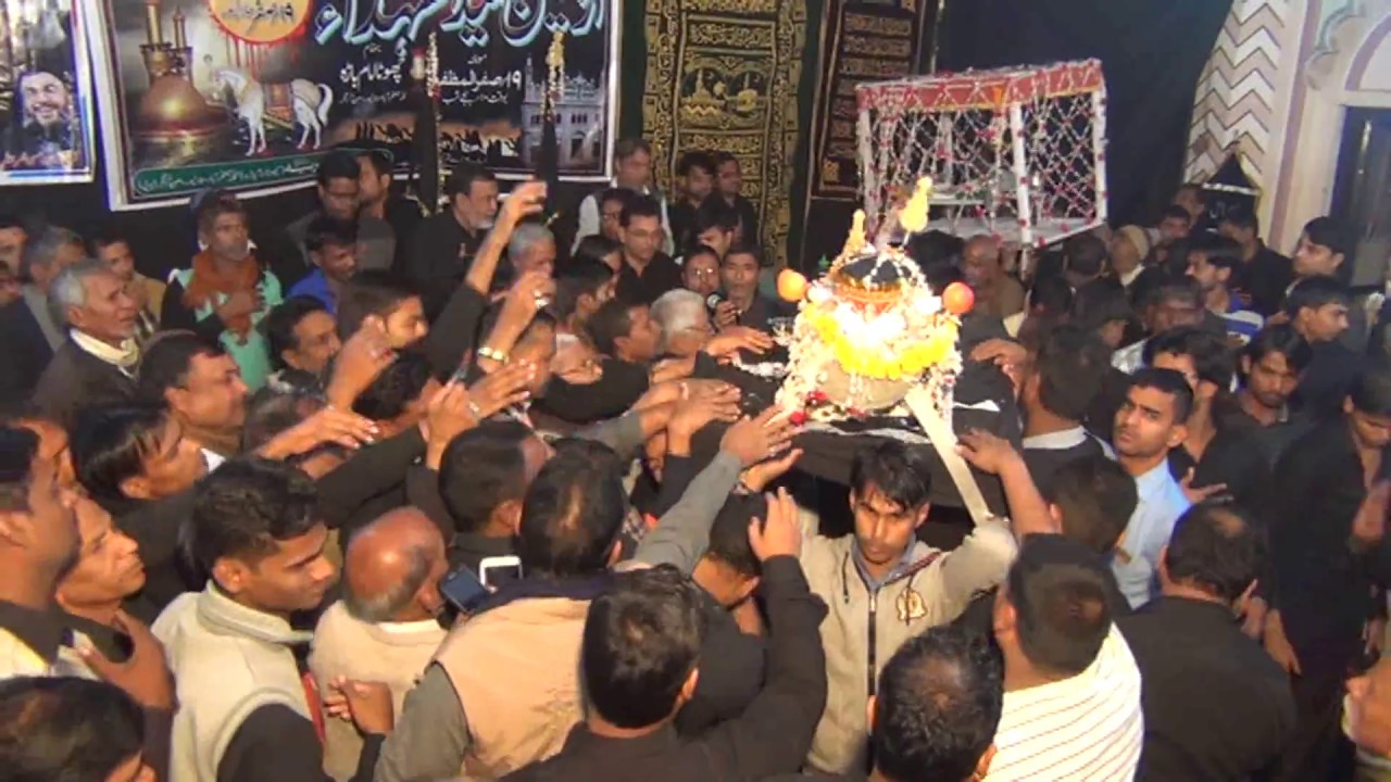 Tauq Hai Zanjeer Hai Gardan-e-Beemar Hai | Jafaria (Chota Imam Bargah) | 19 Safar Jafrabad 2016