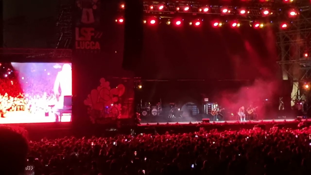 Justin Bieber Swap it out + (crying?) + Love youself @ Lucca summer festival ITALY
