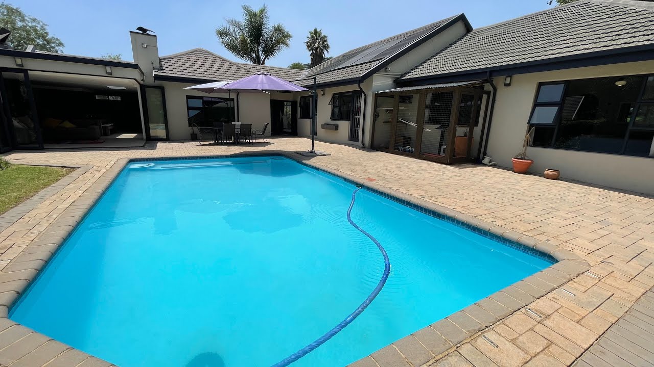 A DELUXE ENTERTAINERS DREAM FOR SALE - PARKRAND BOKSBURG R2 950 000