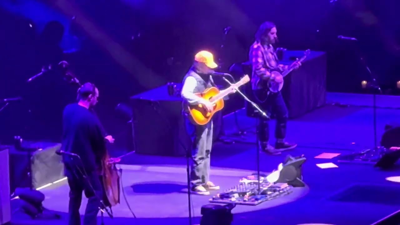 Billy Strings “In the Mourning Light” KFC Yum Center-Louisville, Ky 12/5/2025