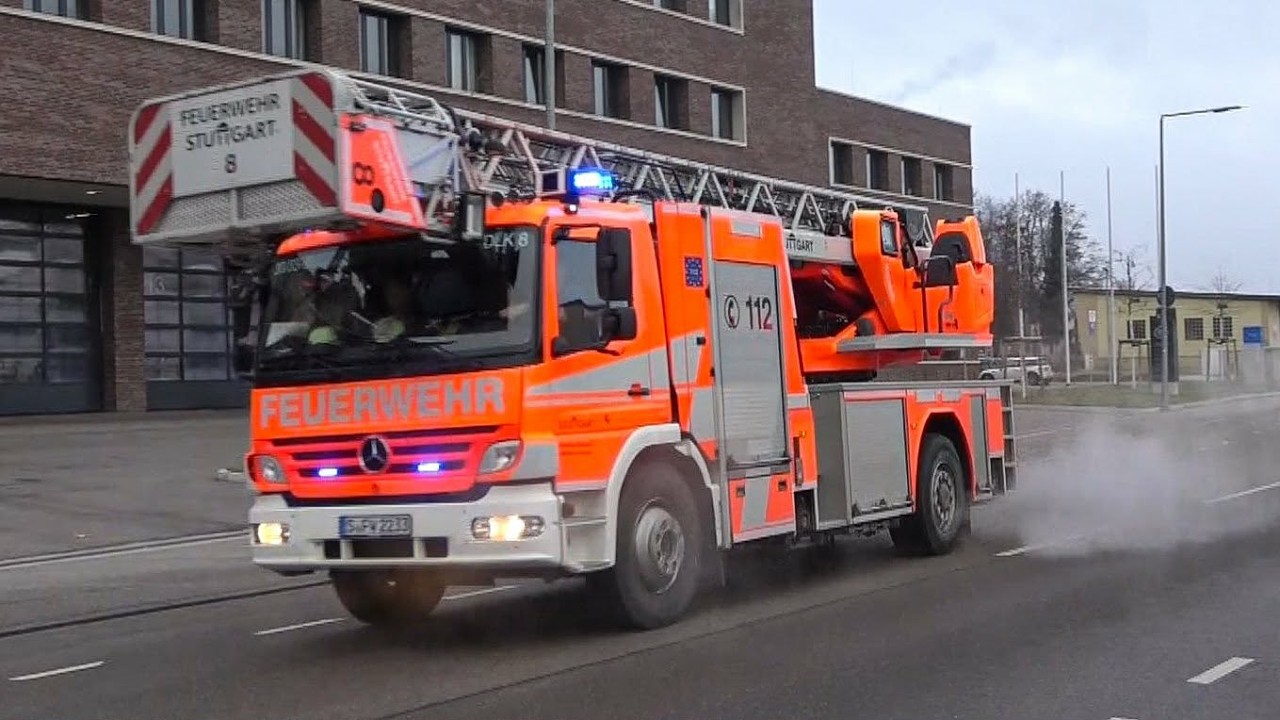 [📟 Alarm im S 1 & 2] 📢 Mit Pressluft an der Wache vorbei | ELW + HLF-A + Res. DLK | FRW 5 Stuttgart
