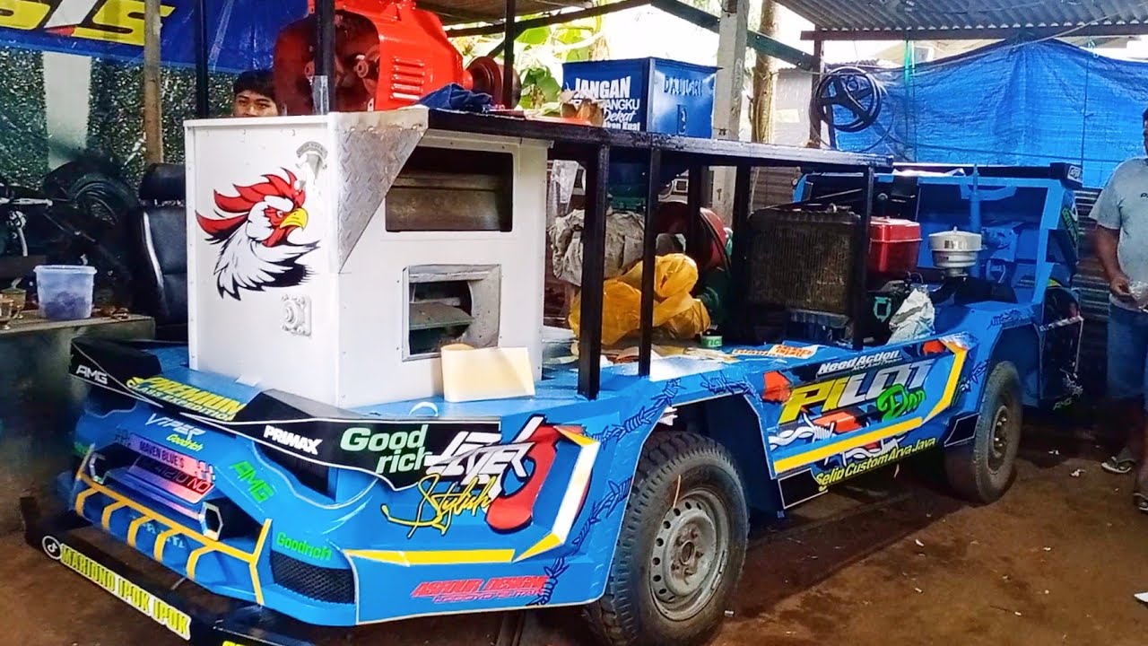 Memasang Stiker Ledok Selep Padi Di Bengkel Arya Jaya Rejotangan