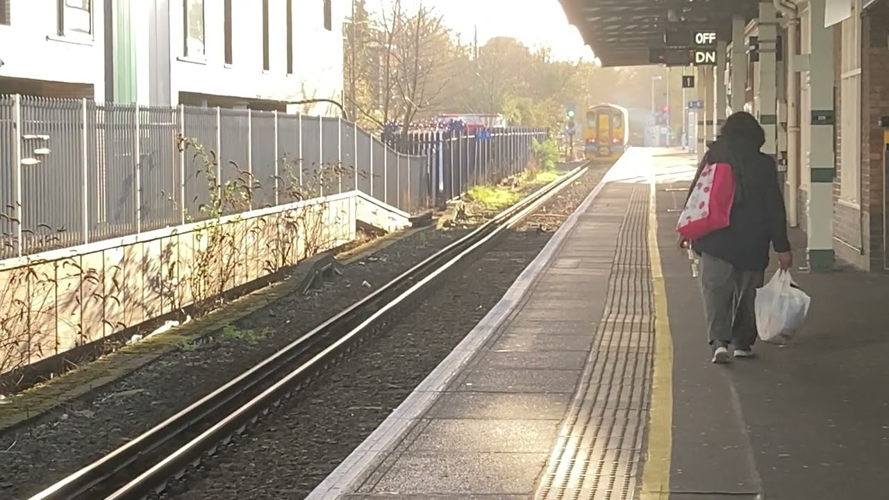 Class 153 passing + 701 arrivi￼ng at Epsom