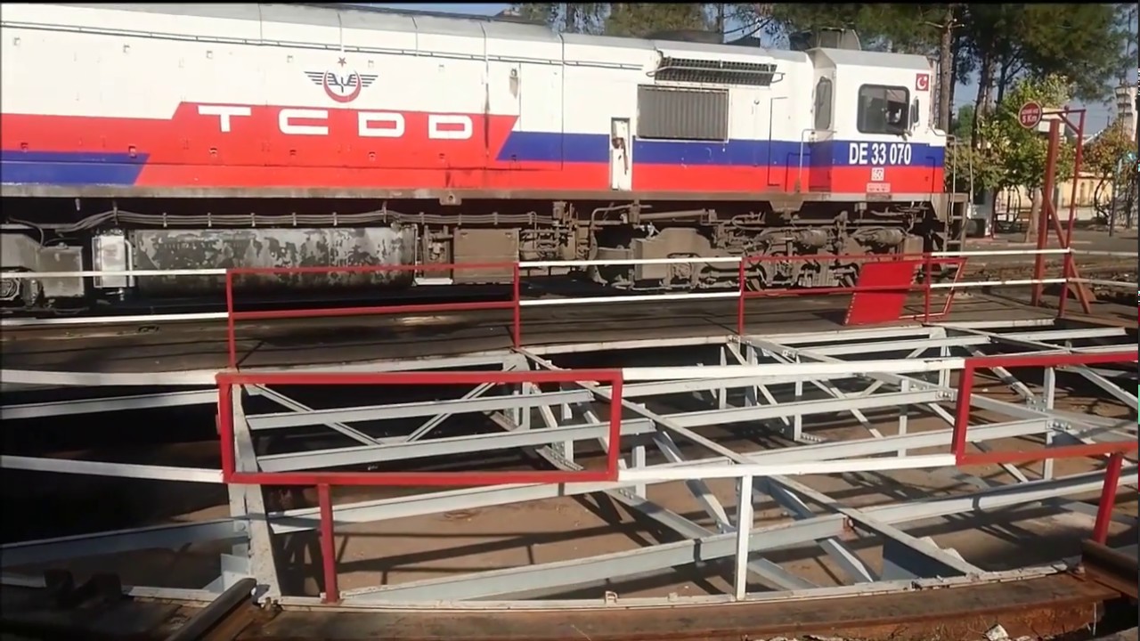 Tren ve vagonlar için otomatik yön torna