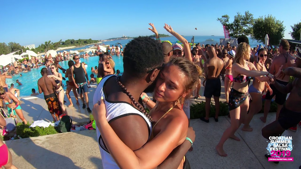 Steeve & Anastasia - bachata social dancing @ AMARIN BEACH PARTY, CSSF19