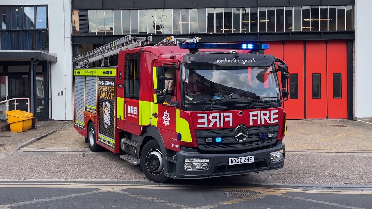 A311 - LFB Holloway Pump Ladder Turning out to an Emergency