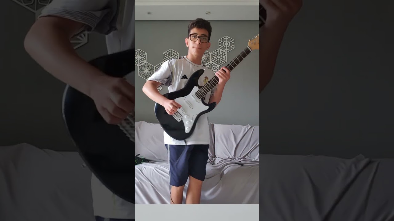 Tocando smells like teen spirit do Nirvana 