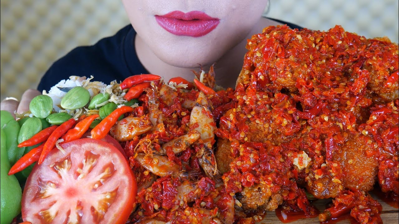 ASMR AYAM CRISPY UTUH SIRAM SAMBEL, SAMBEL CUMI, NASI LIWET | EATING SOUNDS