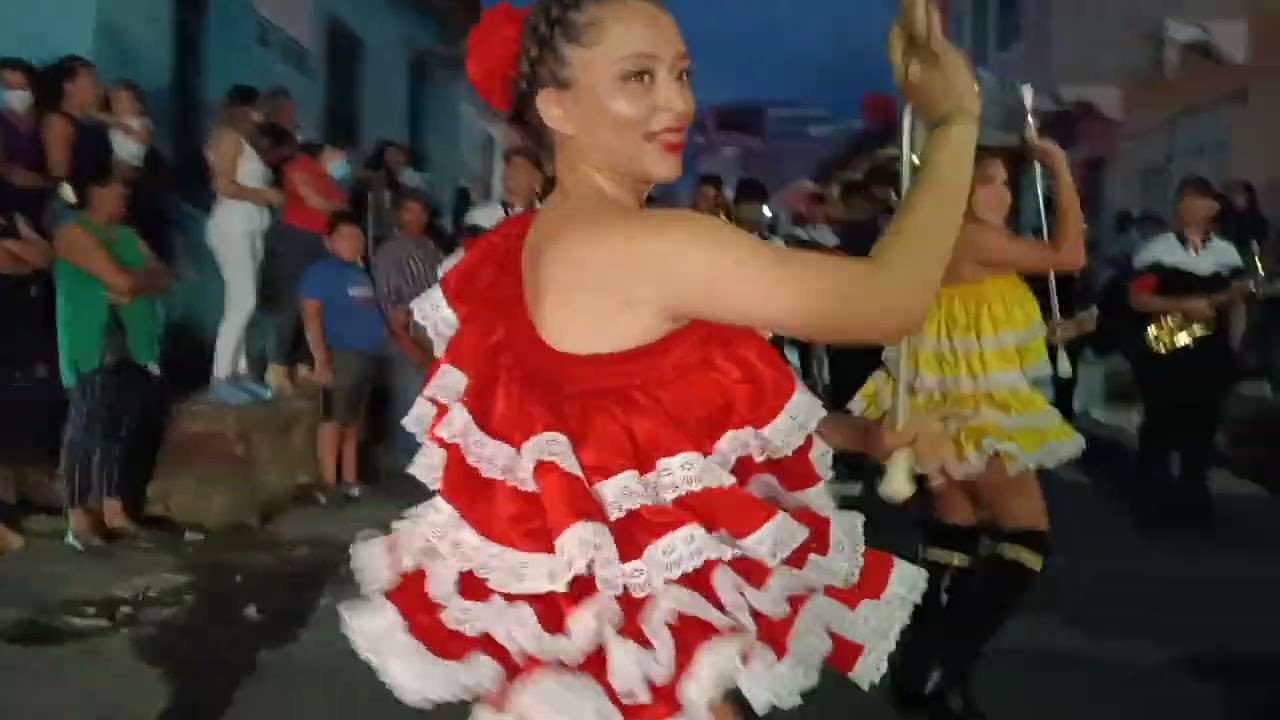 Jugo de piña - Ilobasco Latin Band en festival del maíz 2022