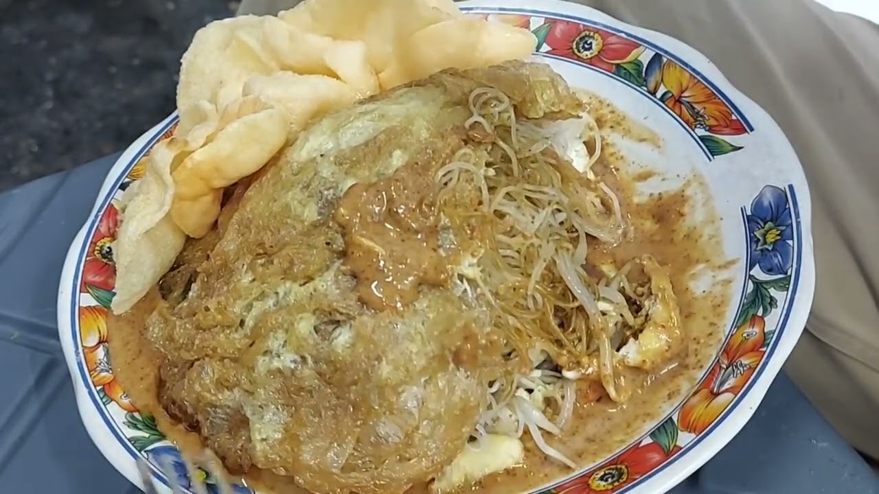 PANTANG MENYERAH !! EX SECURITY SIANG NGOJEK & MALAMNYA JUALAN KETOPRAK !! INDONESIAN STREET FOOD