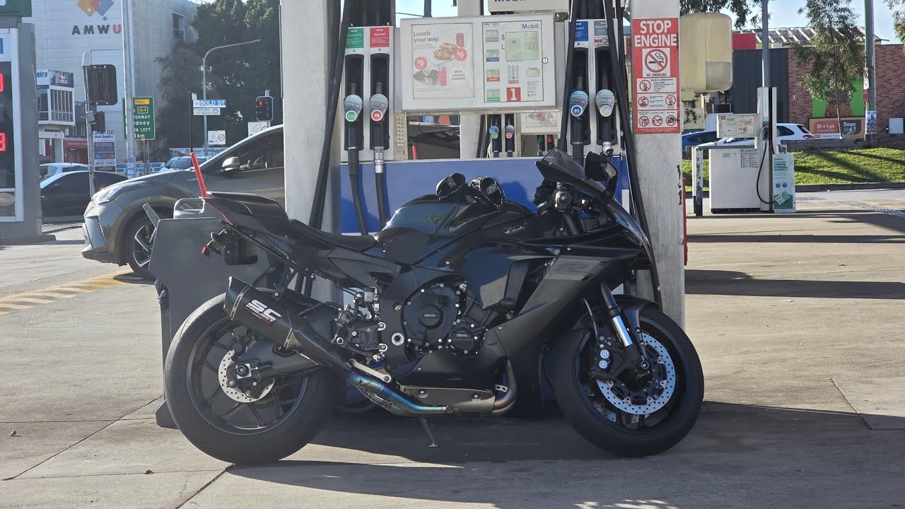 Still learning to handle this mighty R1🫢