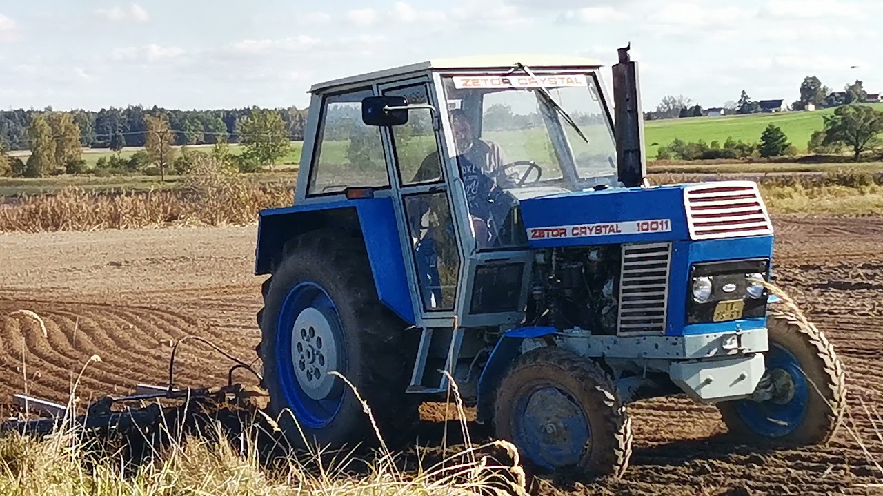 Zetor Crystal 10011 - vláčení pole