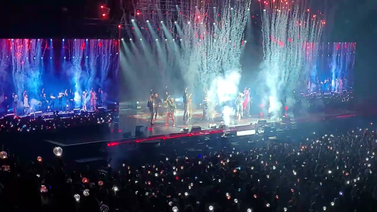 Ateez - Rocky + The Real - THE FELLOWSHIP : BEGINNING OF THE END in PARIS - 040522