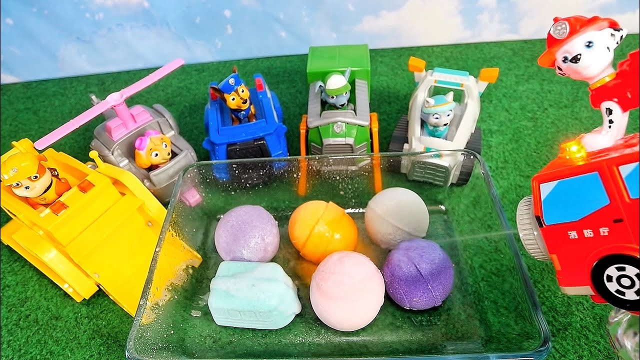 パウパトロールがバスボールで遊ぶよ！どんなマスコットが出てくるかな？