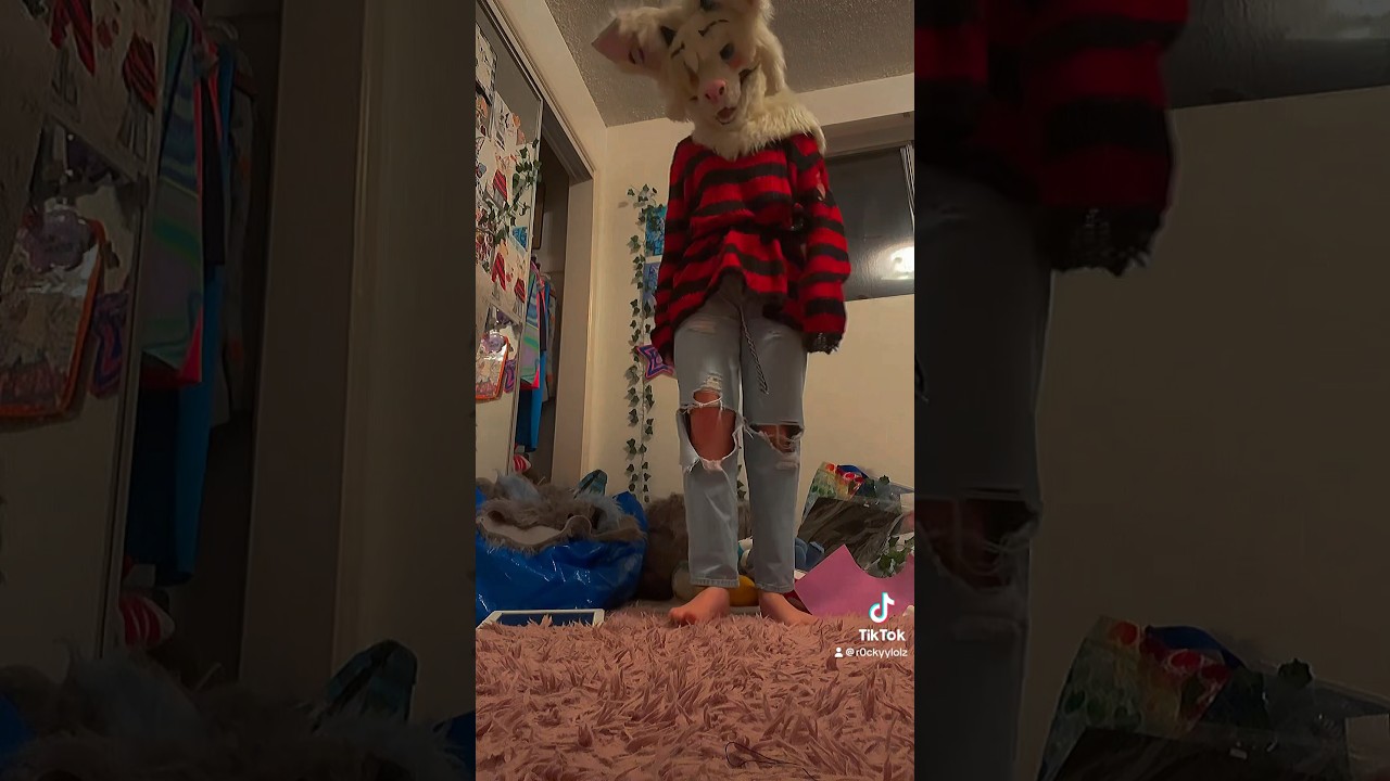 #kurtcobain #cosplay #furry #fursuiters #costume #nirvanaband #nirvana #nirvanafanpage #fursuit
