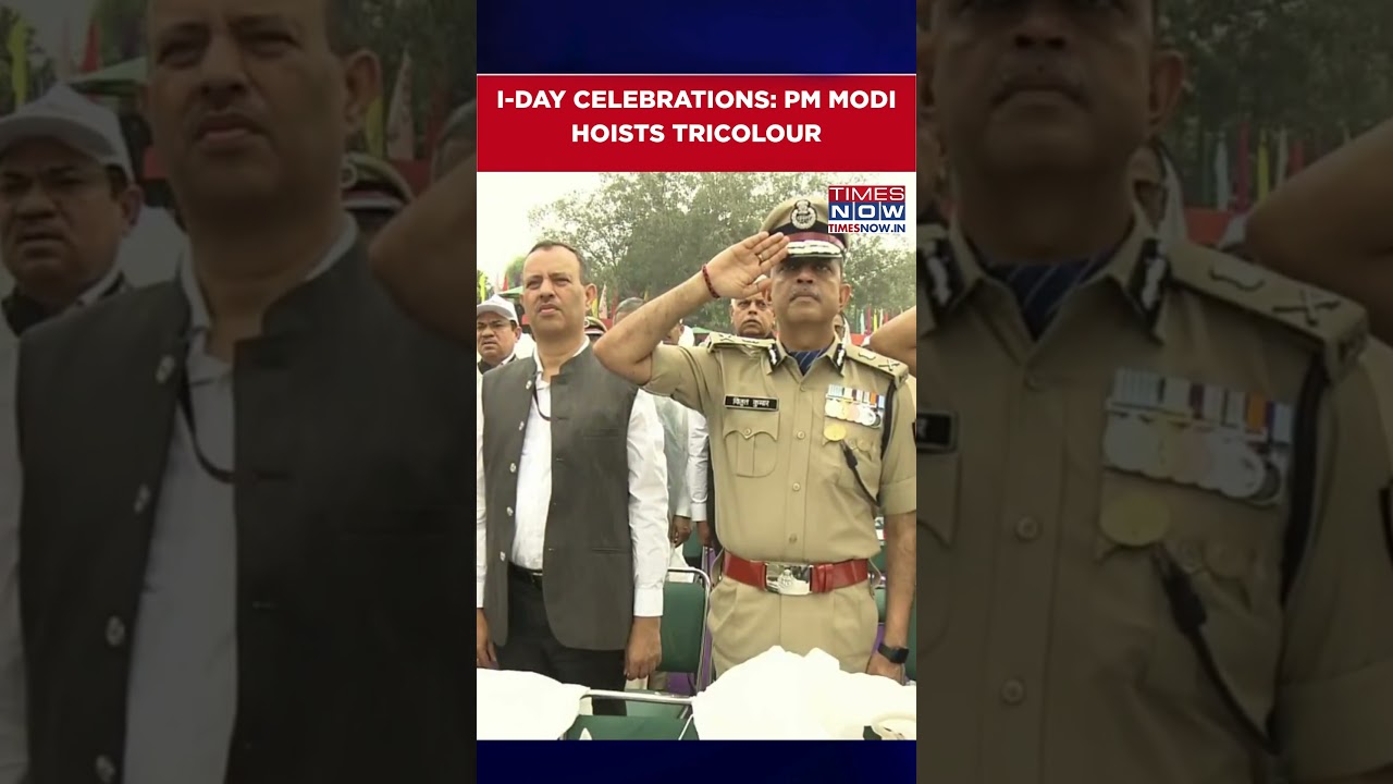 Prime Minister Narendra Modi Hoists National Flag At Red Fort On 79th Independence Day #shorts