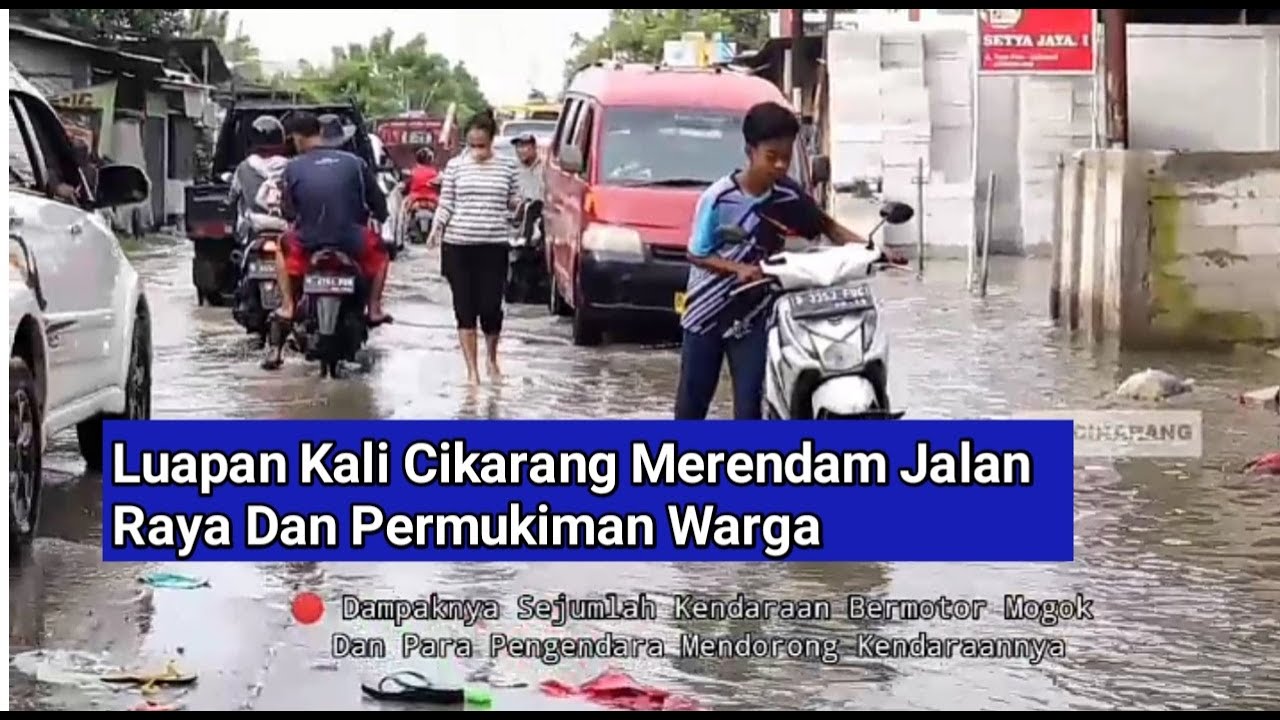 Luapan Kali Cikarang Merendam Jalan Raya Dan Permukiman Warga