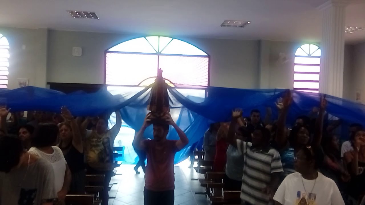 Entrada da imagem N.S.de Aparecida com seu manto cobrindo toda a C. S.❤ Jesus