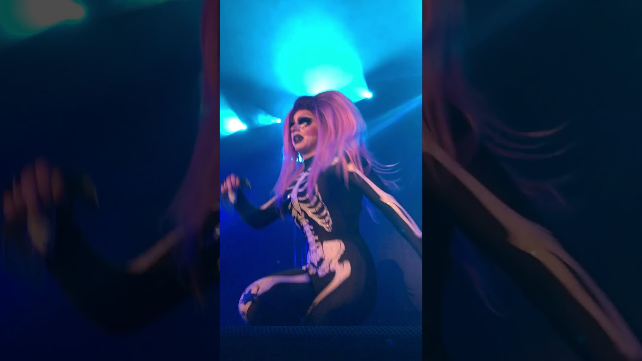 Trixie Telephone HalloUNHhhh Boston