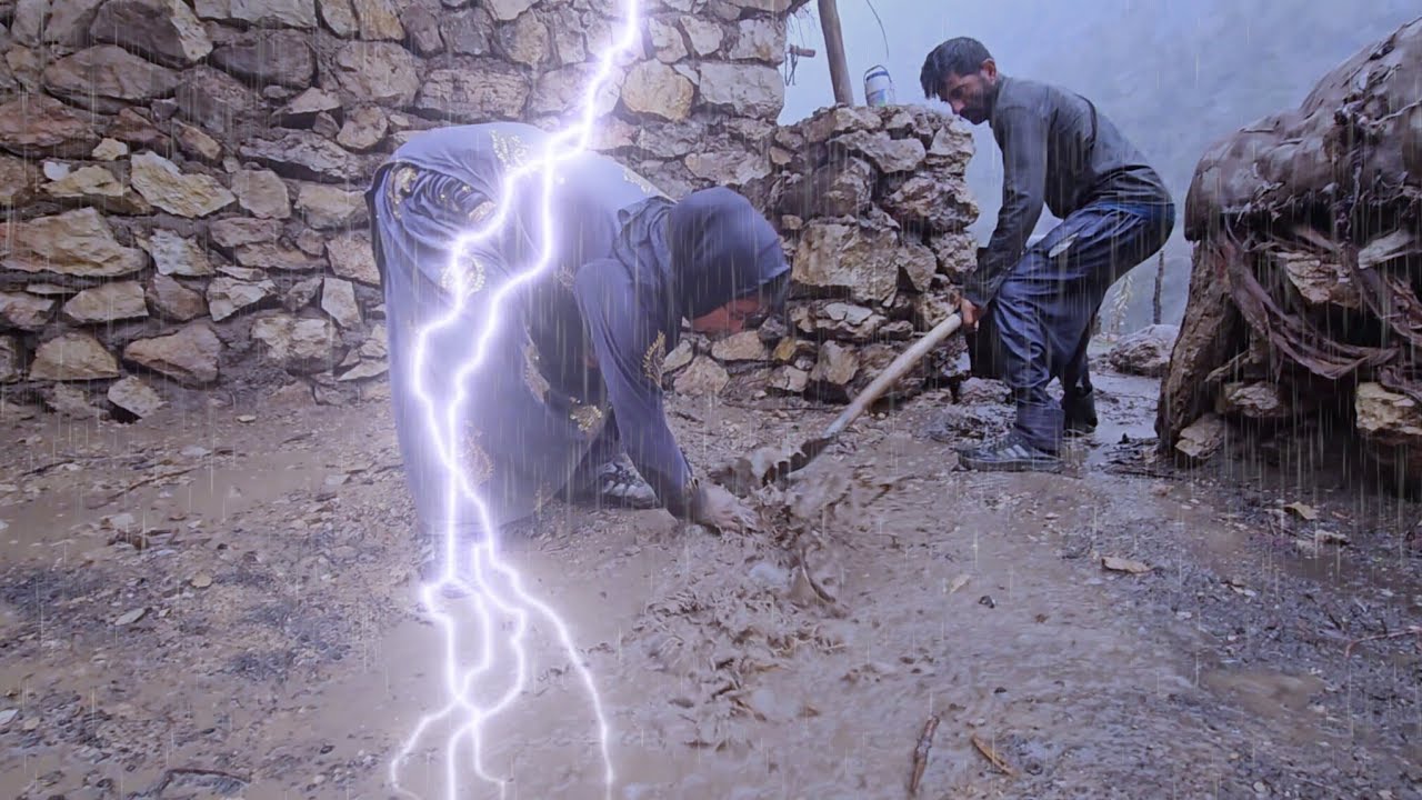 🌧️🏔️ Ruthless rain in the mountains | A tough day for nomads😱